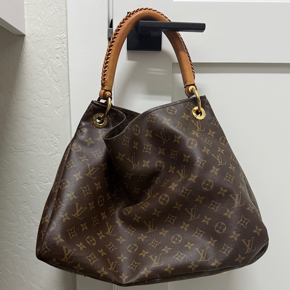 Louis Vuitton “Artsy” Hobo Bag in Brown Monogram